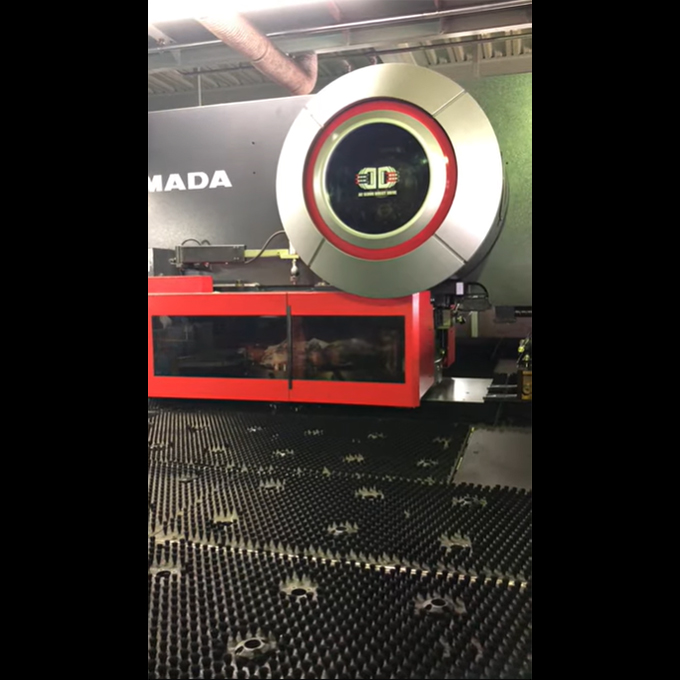 ターレットパンチプレス加工機［AMADA EM2510M2］
